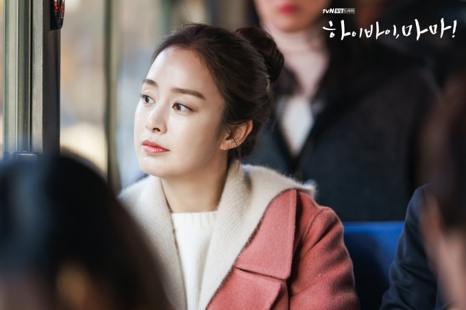 Kim Tae Hee với tạo hình người mẹ ma trong Hi Bye, Mama!