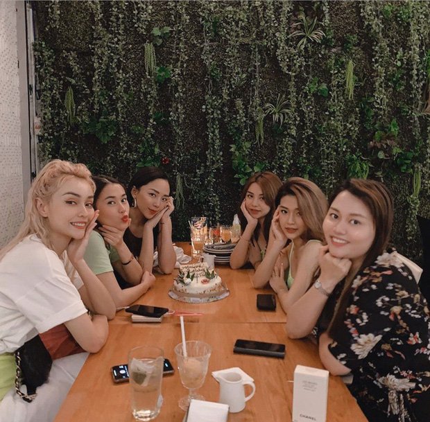 Chơi phải hợp rơ lắm mới thân nhau đến vậy.