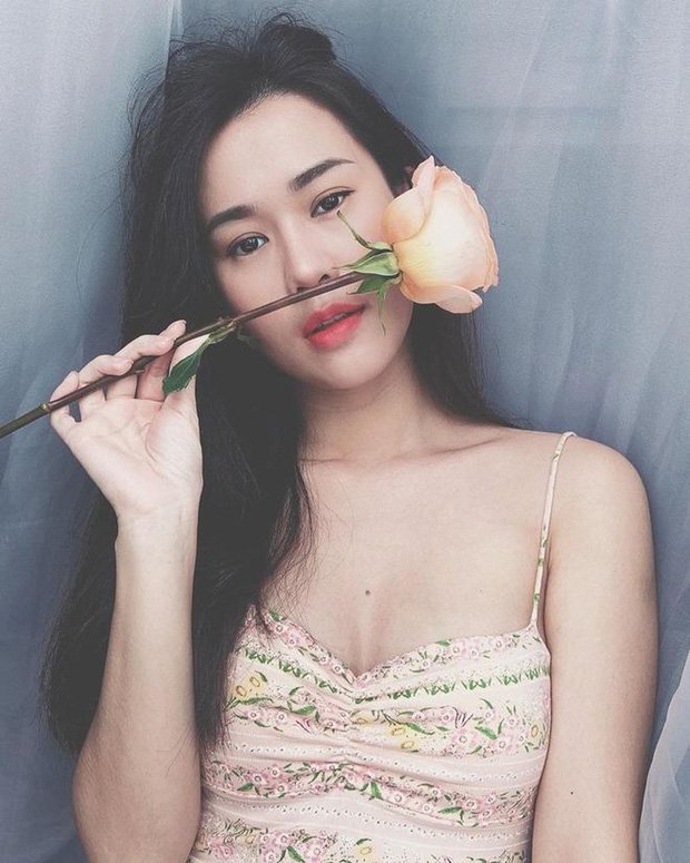 Hot girl Hạt Mít tên thật là Nguyễn Thu Hiền - hot girl đình đám Hà Nội. Hiện cô đang sống tại TP HCM với chồng.