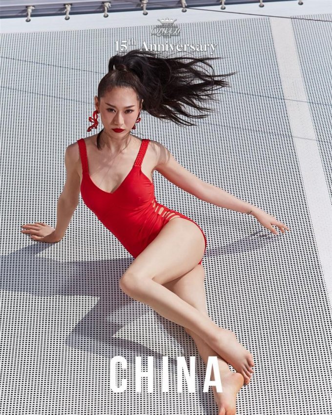 Pose dáng và thần thái đầy tự tin của mỹ nhân chuyển giới đến từ Trung Quốc.