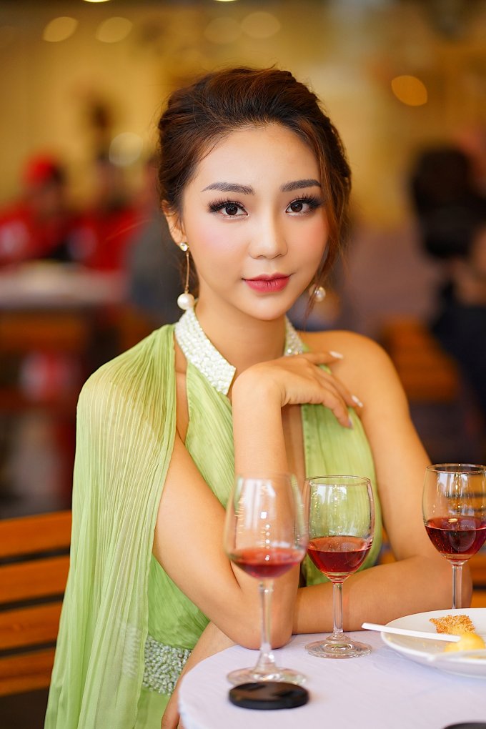 Chia sẻ về lý do nhận vai nữ chính trong phim “Kinh tế đen”, diễn viên Nguyễn Như Ngọc cho biết: “Vai Ngọc có rất nhiều màu sắc, cảm xúc giúp Ngọc thể hiện được khả năng diễn xuất tốt hơn”.