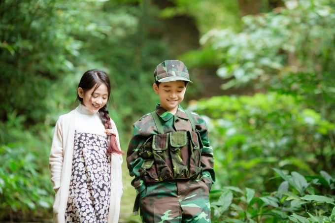 Biểu cảm đa dạng của hai phiên bản nhí Hạ cánh nơi anh khiến nhiều người trầm trồ vì đáng yêu.