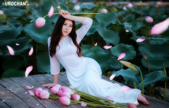 20 tuổi - độ tuổi mà có lẽ nhiều người vẫn còn đang miệt mài học tập giảng đường thì cũng ở độ tuổi ấy, cô nàng hot girl Trần Thị Quỳnh Diệp đã có thể tự trang trải những chi phí cho bản thân với công việc người mẫu ảnh ngoài giờ cùng thu nhập lên tới 8 con số.