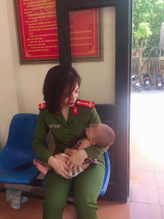 Hình ảnh gây sốt khi đang làm nhiệm vụ của Khánh Ly