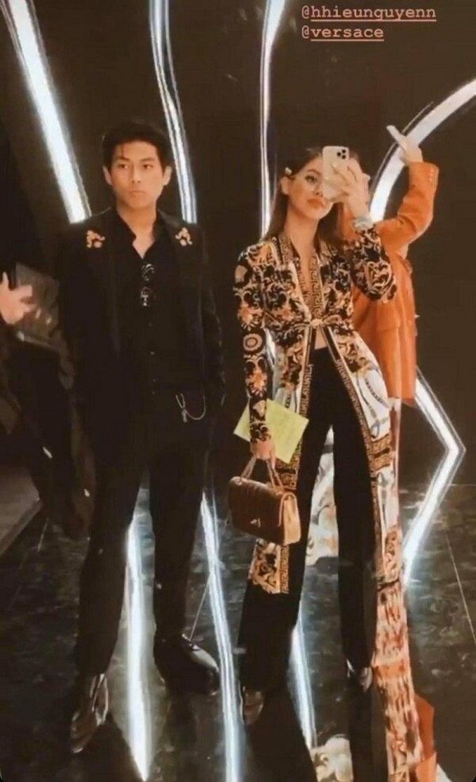 Tiên Nguyễn là một trong những khách mời thường niên của show Versace