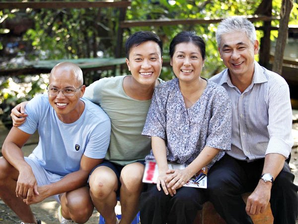 gap-nguoi-cha-ve-si-cua-luong-manh-hai