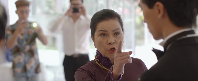 Đám cưới bất thình lình khiến mẹ Lâm bực bội