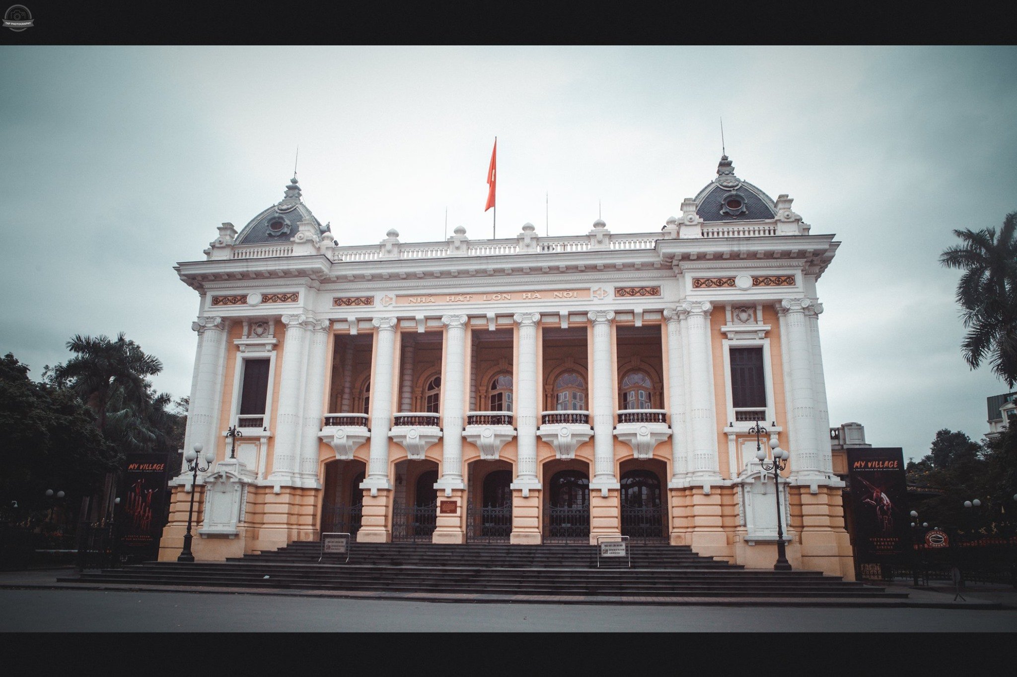 Nhà Hát Lớn vắng lặng