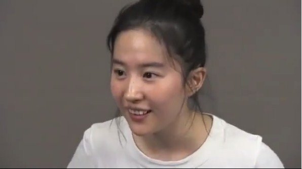 Lưu Diệc Phi bị chê kém sắc trong Mulan.