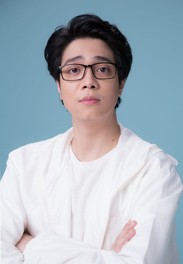 Anh chàng vẫn giư lại được 1 số nét ngày nhỏ.