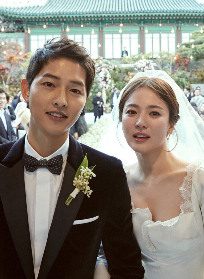 Cư dân mạng lại cho rằng phản ứng của Song Joong Ki không đáng tin vì trước đó nam tài tử cũng từng phủ nhận mối quan hệ với Song Hye Kyo.