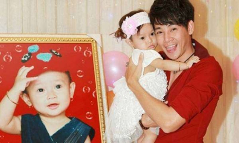 Phùng Ngọc Huy cùng với con gái Lavie.
