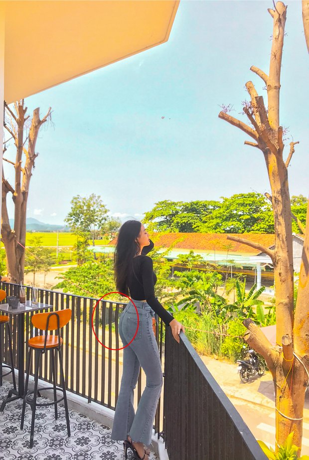 Những chiếc song sắt cũng 'cong' vì vòng 3 của Trần Em Bi