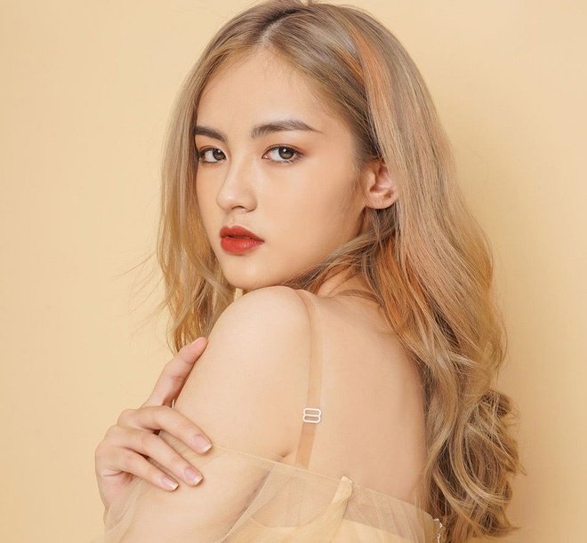 Không chỉ xinh đẹp, Hà My còn sở hữu thành tích học tập cực khủng với kết quả Toán cao cấp 9.7 ; Xác xuất Thống kê 9.6. Trong bài phỏng vấn vào năm ngoái, sau khi đăng quang hoa khôi, nữ sinh quê Phú Thọ bộc bạch bản thân từng nhút nhát, tự ti. Việc tham gia những cuộc thi giúp cô mạnh mẽ và tự tin hơn khi đứng trước đám đông.