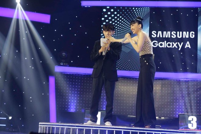 Quang Đăng gây bất ngờ vì giọng hát thảm họa.