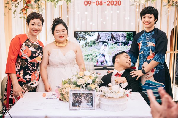 Hôn lễ của Thiên Ngôn được tổ chức đơn giản tại nhà