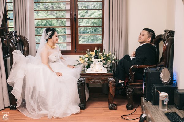 Chưa bao giờ, tình yêu lại thuần khiết đến thế, dịu dàng như mùi lúa chín, ngọt ngào như ly sữa ấm, kỳ diệu như một cuốn truyện cổ tích…