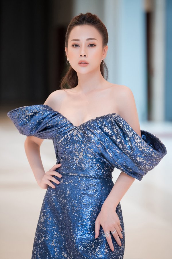 Và Phương Oanh phiên bản hoàn hảo...