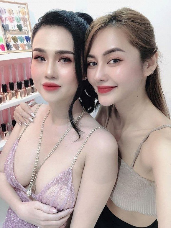 Ngọc Trinh sở hữu nhan sắc xinh đẹp và body gợi cảm.