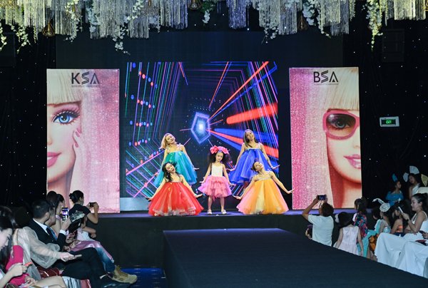 Họp báo Búp bê show gây ấn tượng