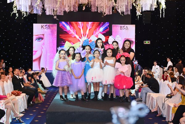 Búp bê show là món quà dành cho các bạn nhỏ