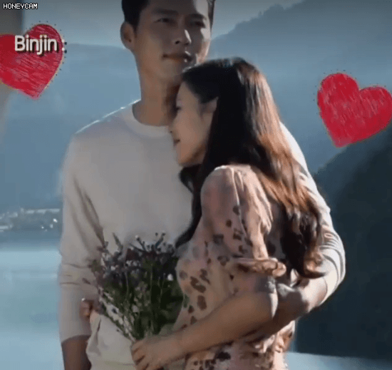 Và đây là điều mà Hyun Bin làm...