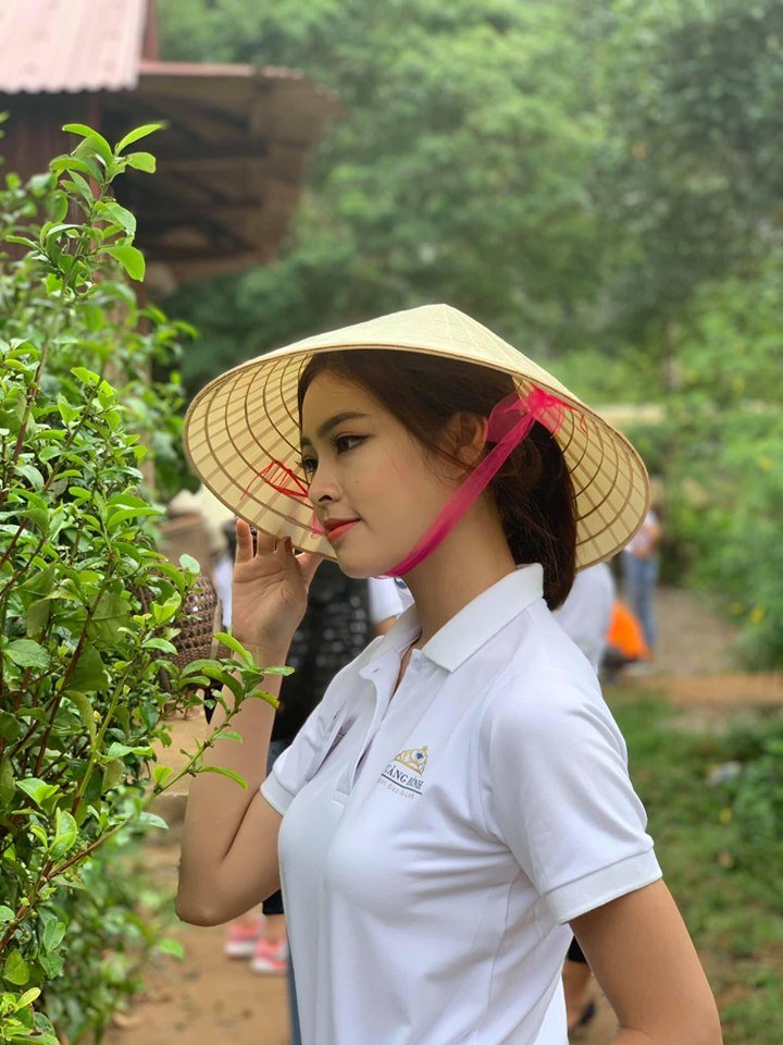 Trần Ngọc Huyền là người đẹp đến từ xã Quảng Hưng, huyện Quảng Trạch. Cô sở hữu nét đẹp thiên phú, vóc dáng chuẩn từng centimet và có màn ứng xử xuất sắc trong đêm chung kết.