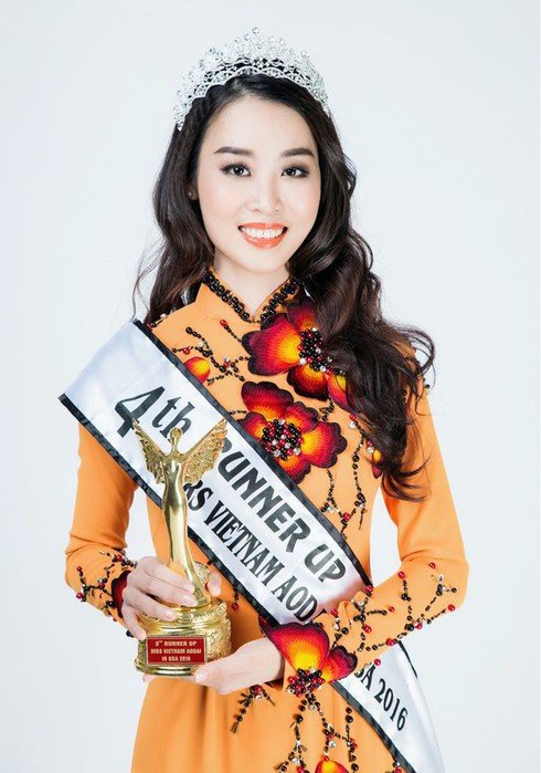 Năm 2016, cô tham dự cuộc thi Hoa hậu Áo dài được tổ chức tại Mỹ và đoạt giải Á hậu.
