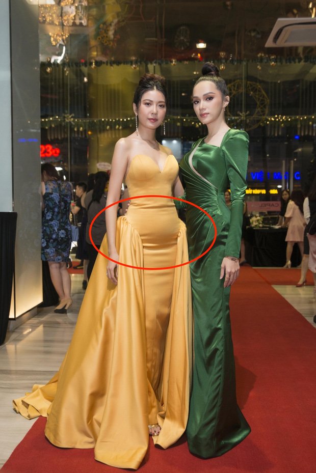 Á hậu Thúy Vân gặp phải tình huống dở khóc dở cười vì bức ảnh này.