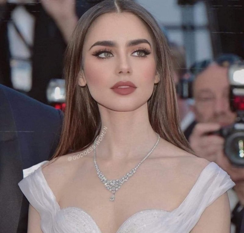 Lily Collins trong loạt ảnh photoshop
