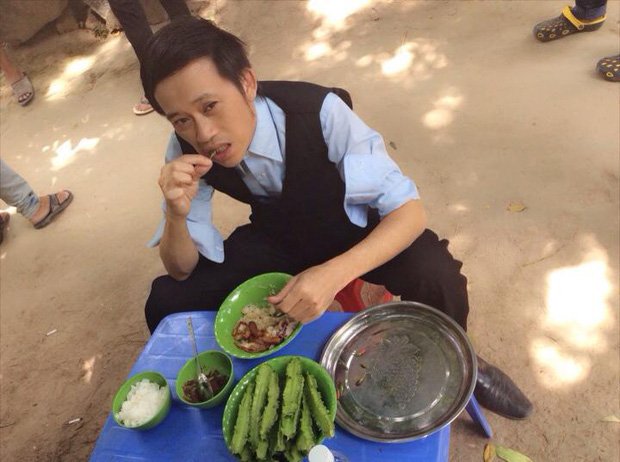 Hoài Linh ăn cá khô mọi lúc mọi nơi.