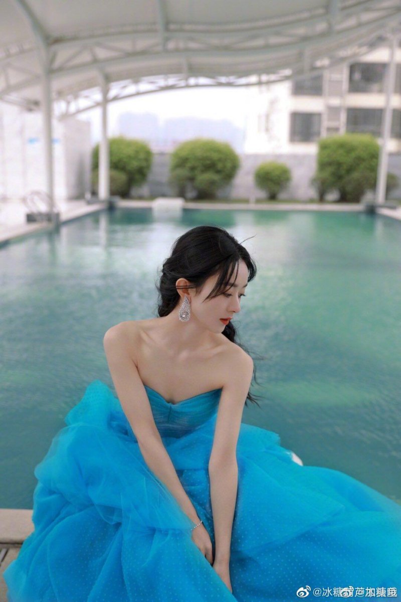 Loạt ảnh của mỹ nhân hàng đầu làng giải trí Hoa ngữ đốn tim fan hâm mộ