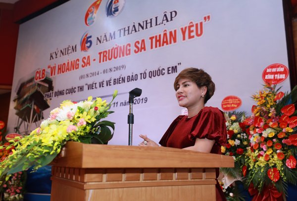 Luật sư Bạch Lệ Thoa - mẹ Á hậu sắc đẹp thế giới Elsa Thiên Long