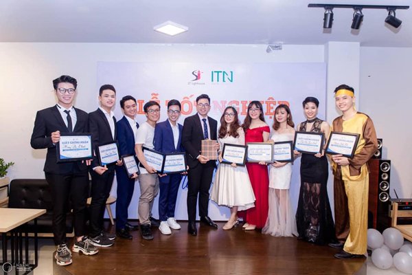 Ngọc Sơn còn là CEO của Công ty truyền thông Sol Do và Trung tâm kỹ năng mềm ST Lighthouse