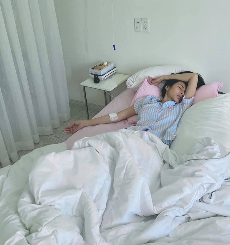 Thủy Tiên đổ bệnh khi về Sài Gòn sau nhiều ngày ở miền Trung
