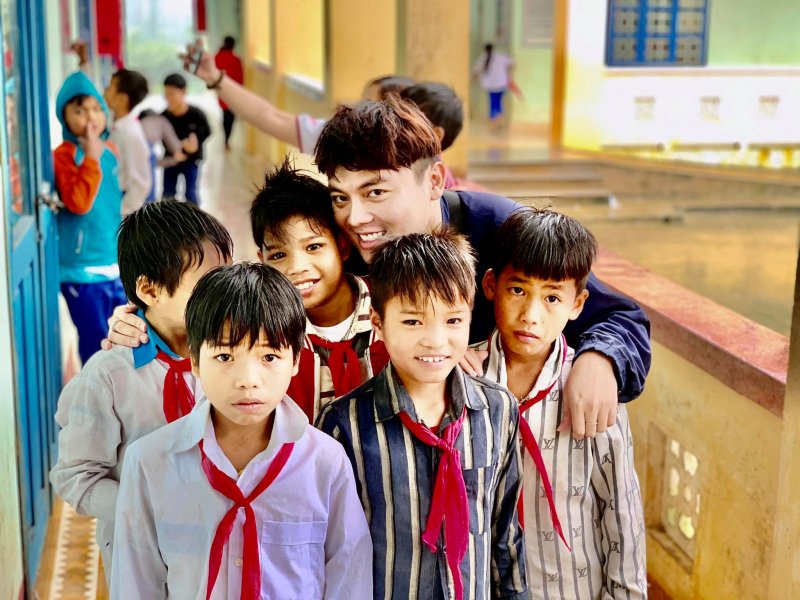 Nhà báo Đông Vũ cũng đồng hành cùng chuyến đi này