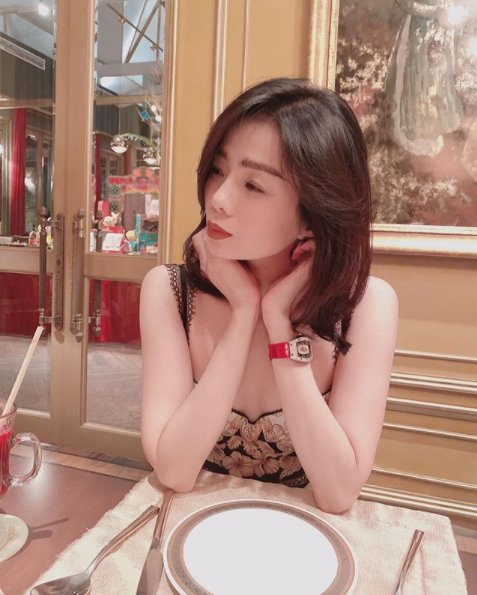 Hậu ly hôn, cuộc sống độc thân của Lệ Quyên vẫn rất vui vẻ