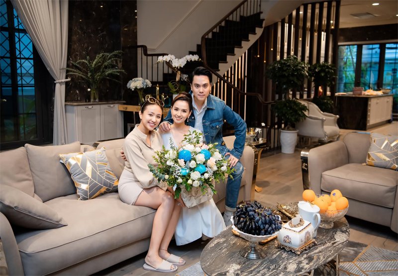 Cô đón sinh nhật bên những người bạn thân
