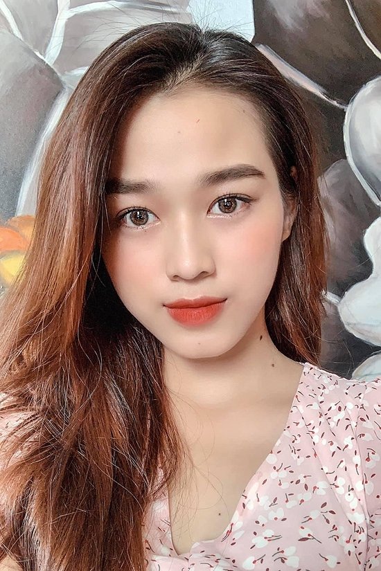 Trên sân khấu, Đỗ Thị Hà được đánh giá cao bởi nhan sắc tự nhiên, thần thái rạng ngời.