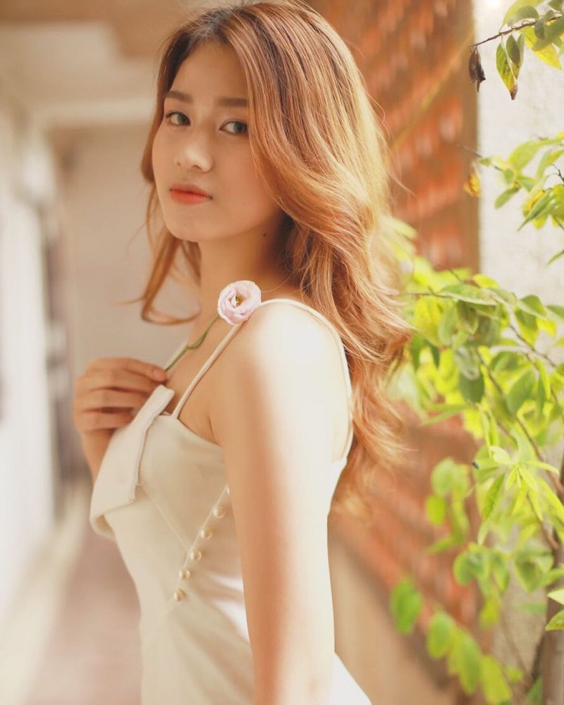 Bên cạnh đó, theo tiết lộ của người thân trong gia đình, hồi cấp 2 Đỗ Thị Hà chưa biết điệu, chỉ khi lên cấp 3, Tân Hoa hậu mới điệu một chút.