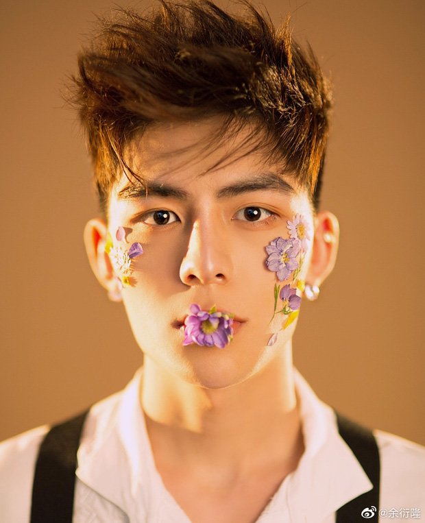 Mỹ nam này từng là thực tập sinh của công ty giải trí SM Entertainment.