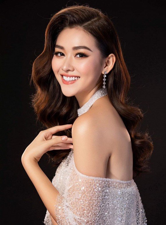 Tường San được người hâm mộ yêu mến vì gương mặt thanh thoát, sống mũi cao.