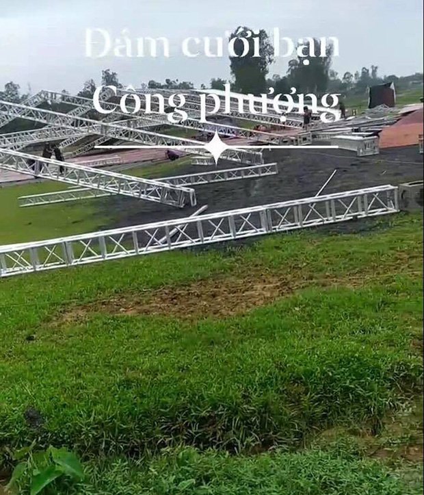 Rạp cưới đang được chuẩn bị tại quê nhà Nghệ An