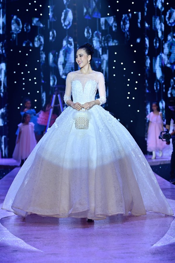 Siêu mẫu Quỳnh Hoa