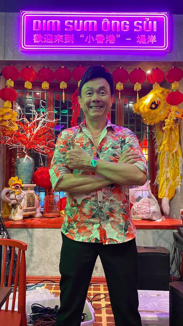 Chí Tài luôn rạng rỡ trong mọi khung hình.