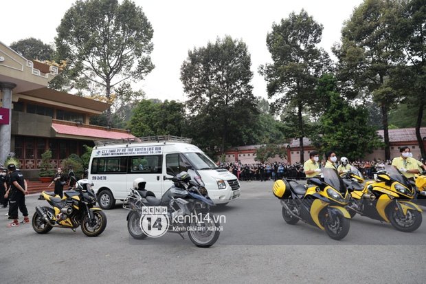 Dàn xe hộ tống xe chở thi hài