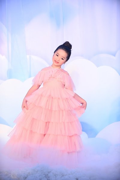 Trà My hiện đang theo học trường quốc tế Pháp, cô bé có thể nói được 2 thứ tiếng là Anh và Pháp. Ngoài ra, cô bé còn có thêm năng khiếu với bộ môn ballet nghệ thuật.