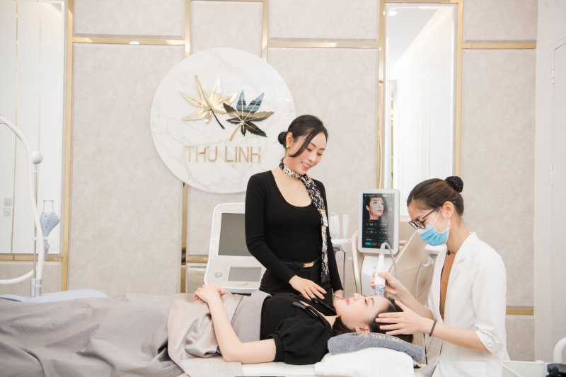 Ngô Thùy Linh tư vấn chăm sóc da cho diễn viên Lương Thanh