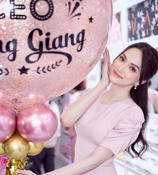 Vẻ xinh đẹp, rạng rỡ của Hương Giang