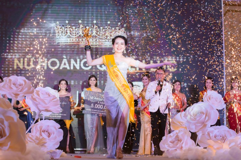 Nhan sắc rạng ngời của Nữ hoàng Quyền lực Fusin